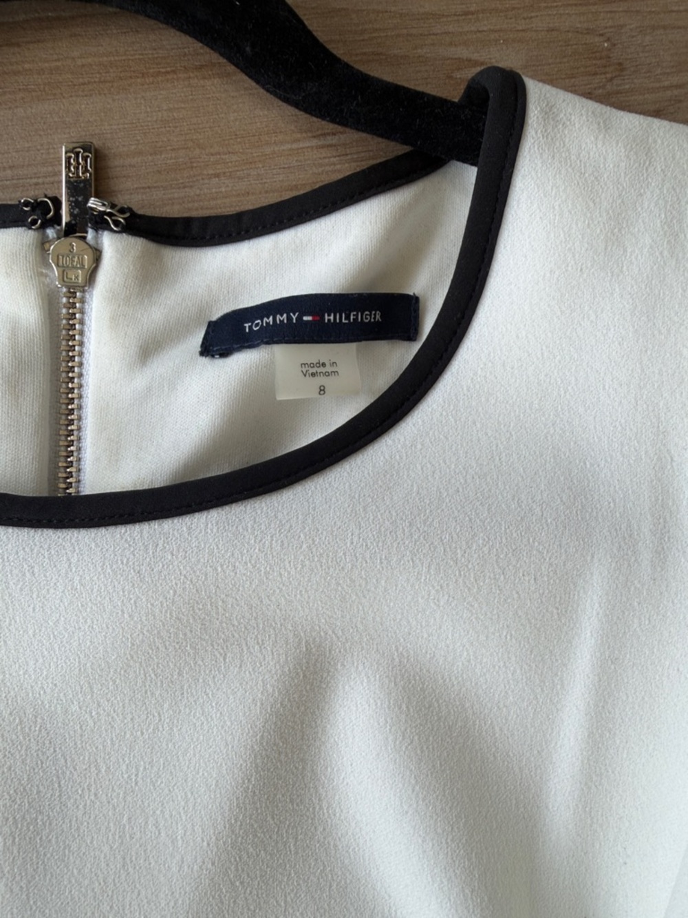 Elegant White Ruffle Sleeve Sheath Dress - Picture 2 of 2